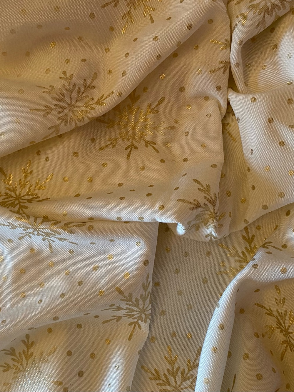 Holiday Snowflake Table cloth in Gold on Cream - Unbranded
